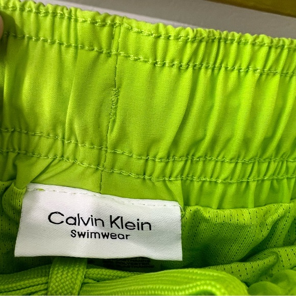 Calvin Klein Men’s Swimwear NWT Neon Green UPF 40 Lined Trunk Shorts - Picture 9 of 11